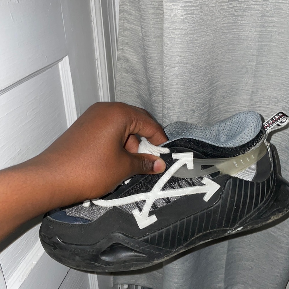 worn 3 times light worn tho !!!